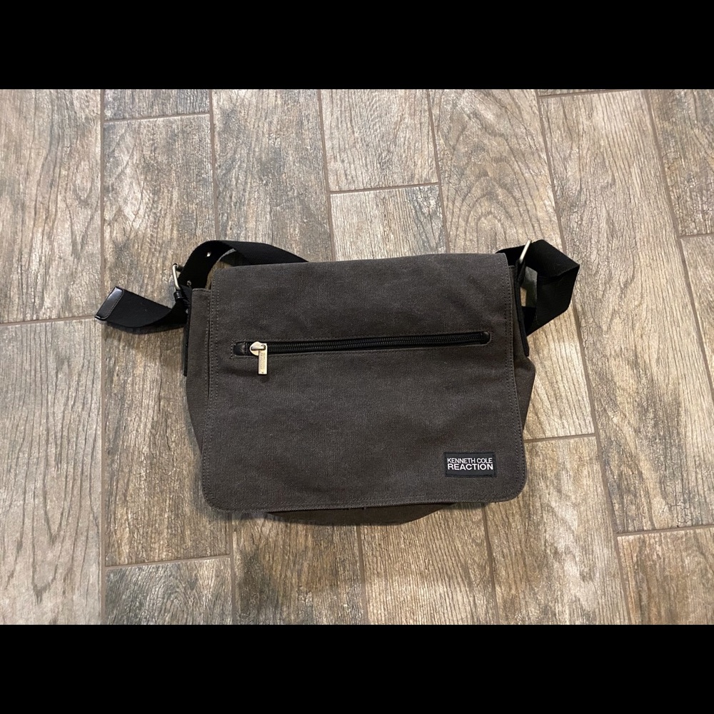 Kenneth Cole Reaction messenger crossbody bag